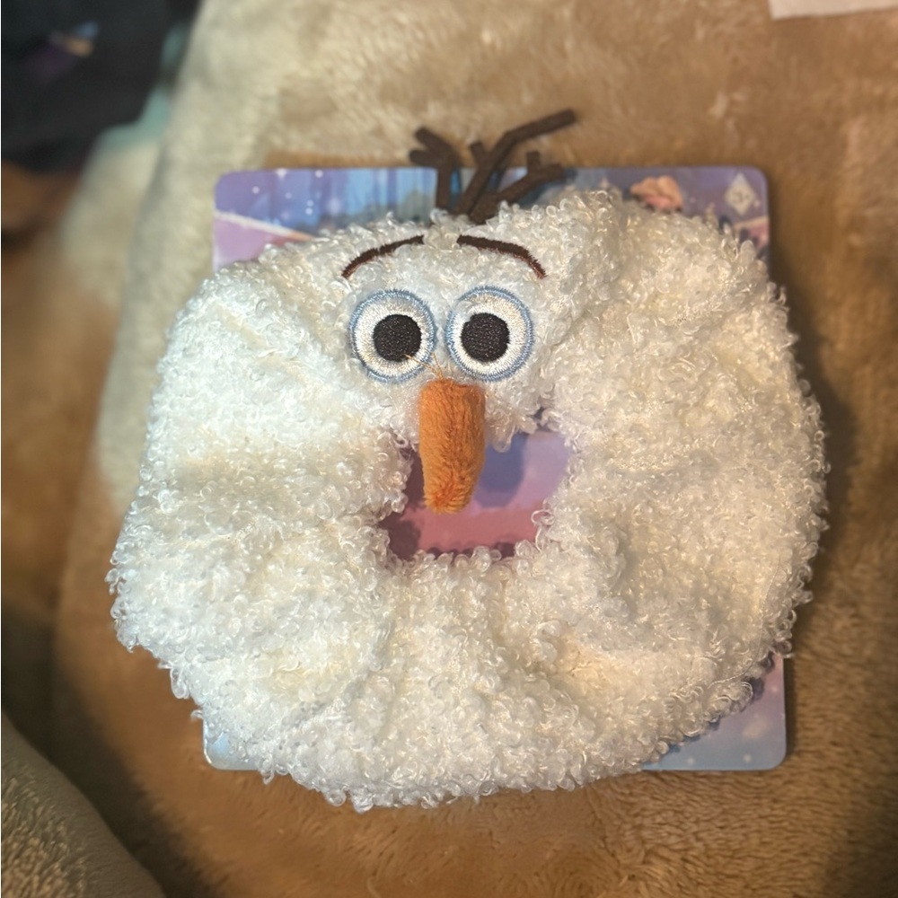 NWT Disney’s Olaf from Frozen themed plush scrunchie